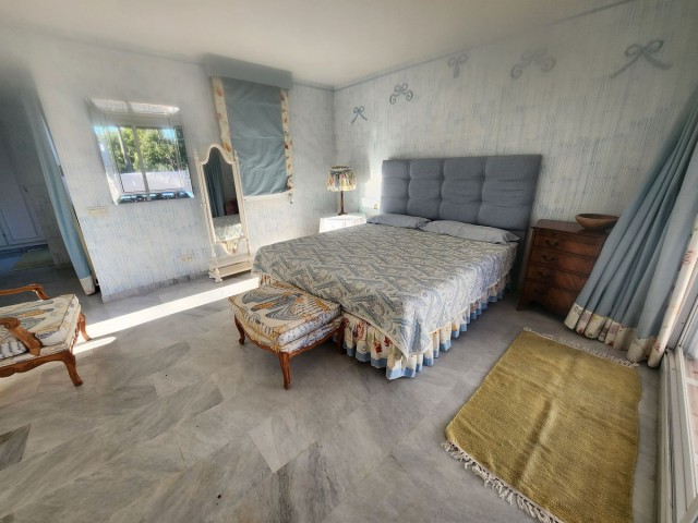 Apartamento con 3 Dormitorios  en Guadalmina Baja
