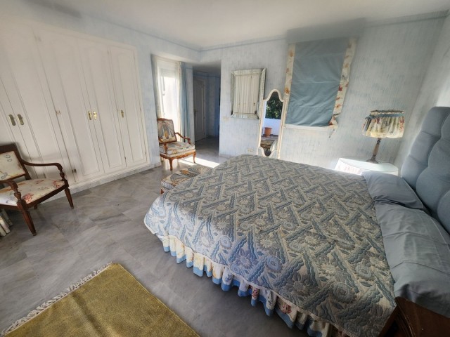 Apartamento con 3 Dormitorios  en Guadalmina Baja