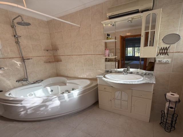 6 Soveroms Villa i Alhaurín de la Torre
