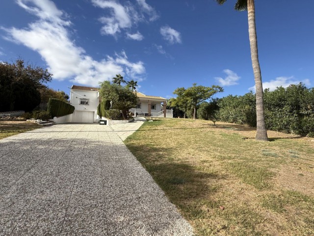 6 Bedrooms Villa in Alhaurín de la Torre