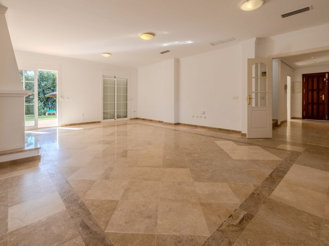 4 Bedrooms Villa in San Roque Club