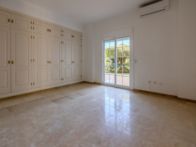 4 Bedrooms Villa in San Roque Club