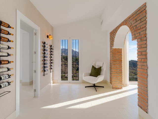 Villa con 6 Dormitorios  en El Madroñal