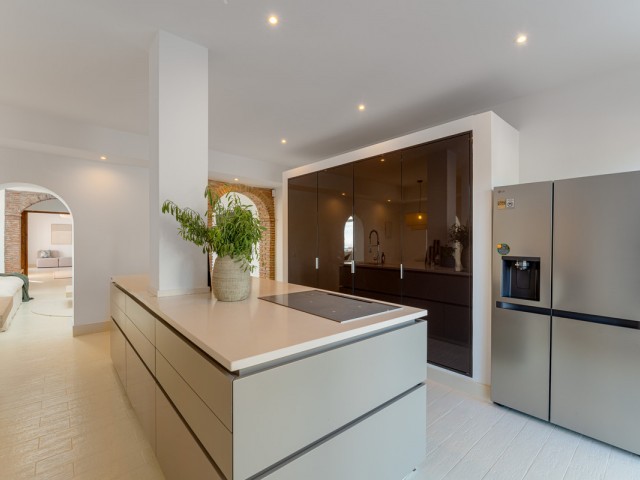 Villa con 6 Dormitorios  en El Madroñal