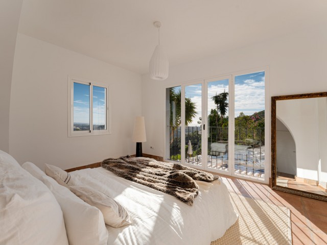 Villa con 6 Dormitorios  en El Madroñal