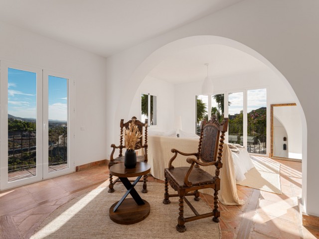 Villa con 6 Dormitorios  en El Madroñal