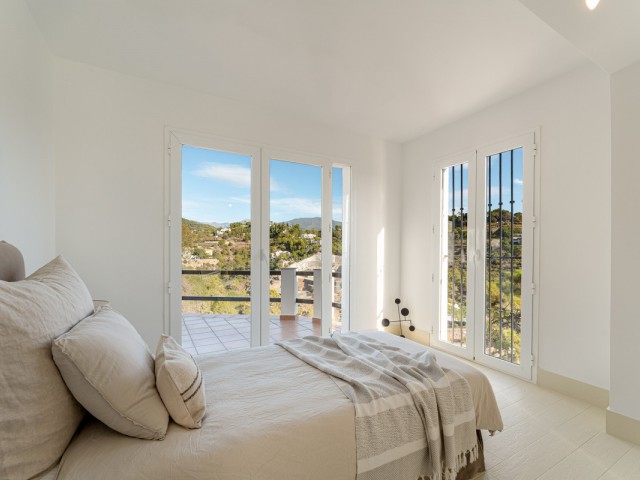 Villa con 6 Dormitorios  en El Madroñal