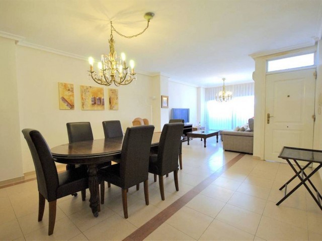 Apartamento, Aloha, R5236174