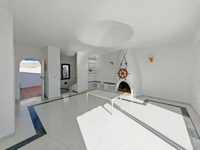 Townhouse, Cabopino, R5236669