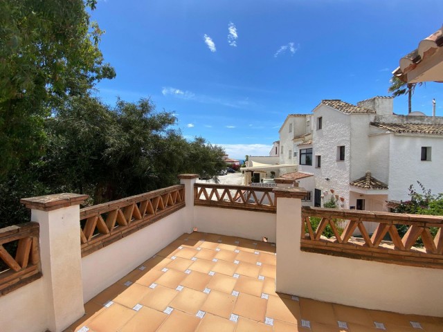 4 Bedrooms Villa in Calahonda