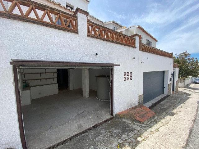 4 Bedrooms Villa in Calahonda