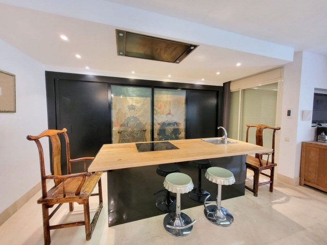 Apartamento con 3 Dormitorios  en Río Real