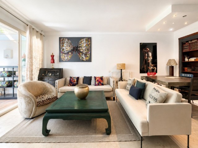 Apartamento con 3 Dormitorios  en Río Real