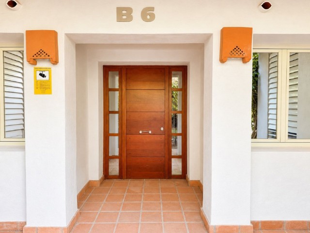 Apartamento con 3 Dormitorios  en Río Real