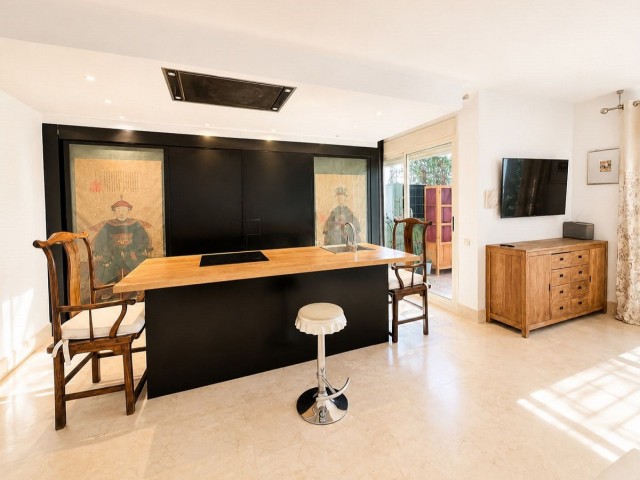 Apartamento con 3 Dormitorios  en Río Real
