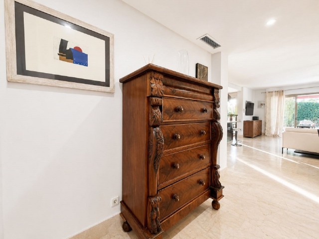 Apartamento con 3 Dormitorios  en Río Real