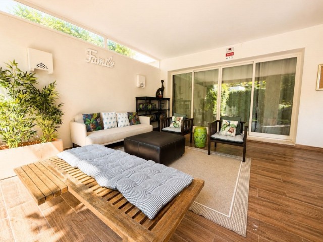 Apartamento con 3 Dormitorios  en Río Real