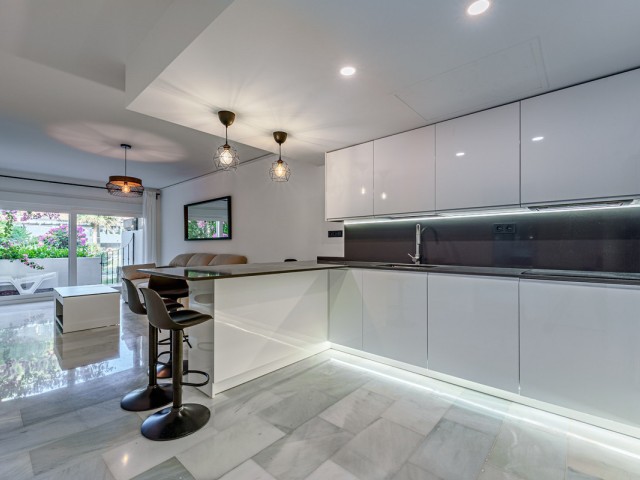 Apartment, Sierra Blanca, R5070676