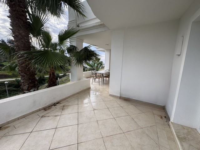 Apartamento con 2 Dormitorios  en Aloha