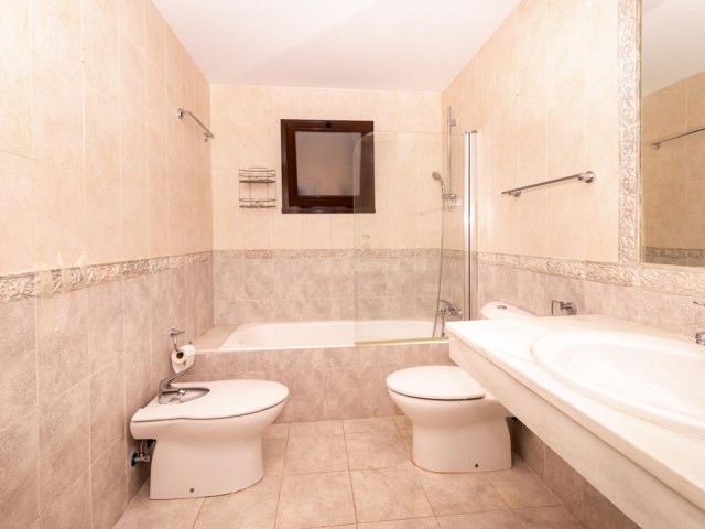 Appartement avec 4 Chambres  à Hacienda del Sol