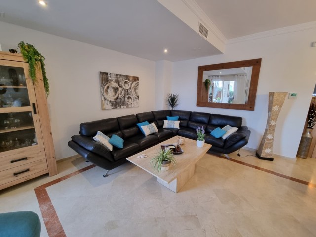 Apartamento con 3 Dormitorios  en San Roque Club