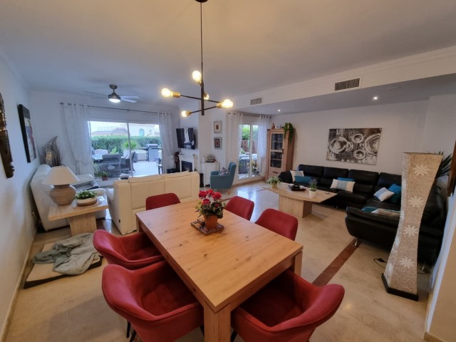 Apartamento con 3 Dormitorios  en San Roque Club