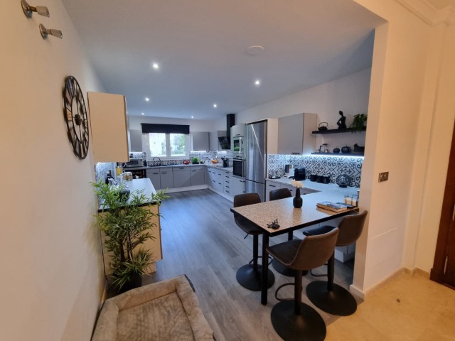 Apartamento con 3 Dormitorios  en San Roque Club