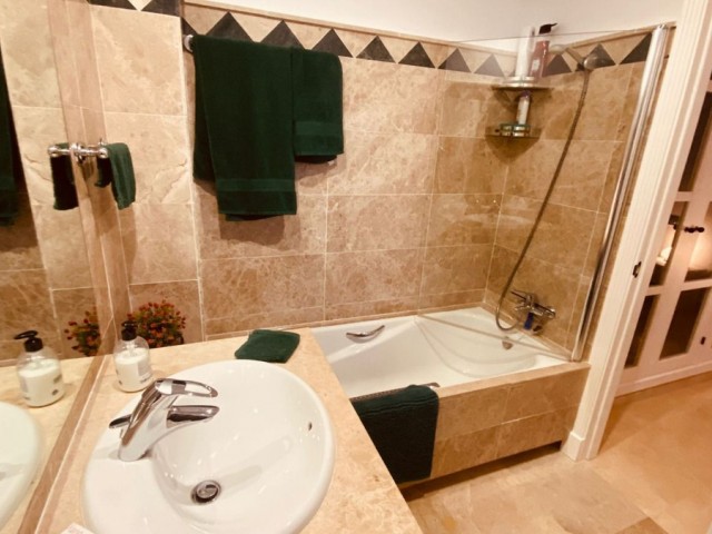 Apartamento con 3 Dormitorios  en San Roque Club