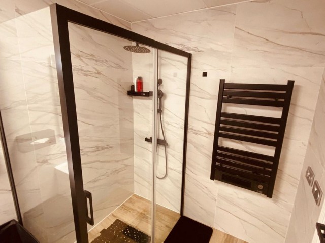 Apartamento con 3 Dormitorios  en San Roque Club