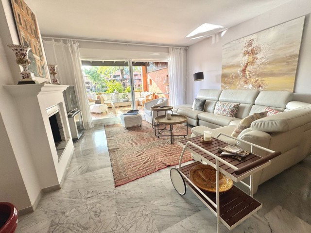 Appartement avec 4 Chambres  à Guadalmina Baja