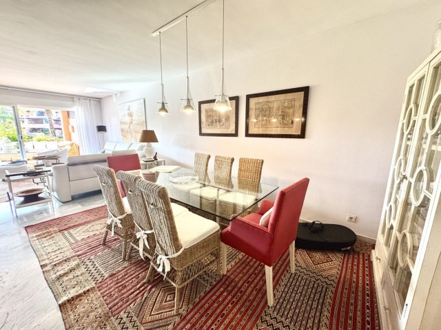 Appartement avec 4 Chambres  à Guadalmina Baja