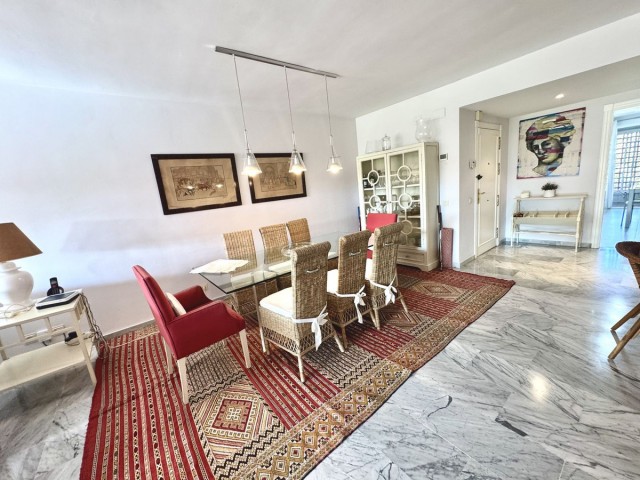 Appartement avec 4 Chambres  à Guadalmina Baja