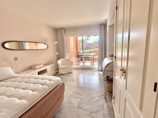 Appartement avec 4 Chambres  à Guadalmina Baja