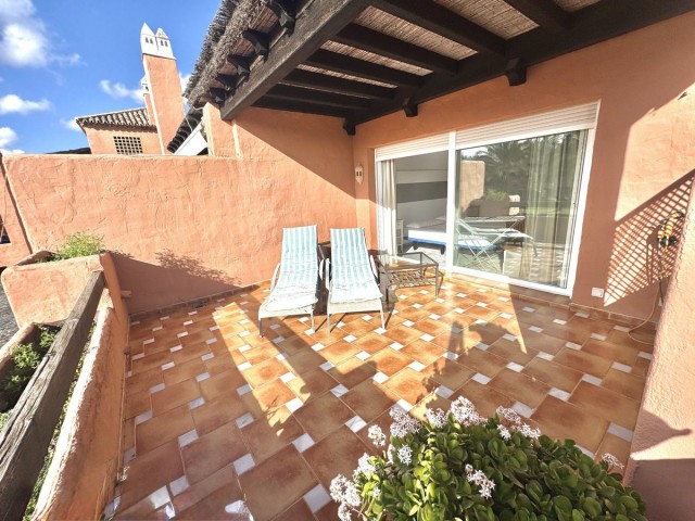 Appartement avec 4 Chambres  à Guadalmina Baja