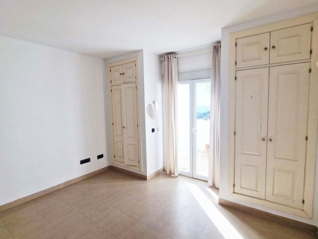 Apartamento con 2 Dormitorios  en Benalmadena Costa