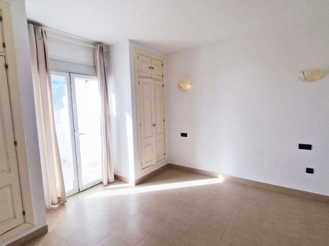 Apartamento con 2 Dormitorios  en Benalmadena Costa