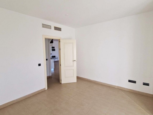 Apartamento con 2 Dormitorios  en Benalmadena Costa