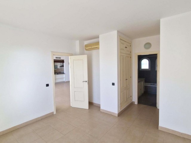 Apartamento con 2 Dormitorios  en Benalmadena Costa