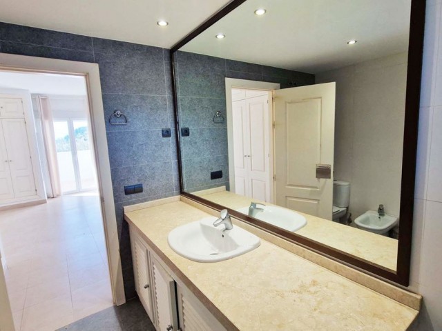 Apartamento con 2 Dormitorios  en Benalmadena Costa