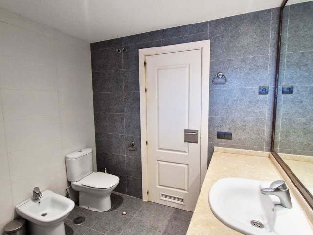 Apartamento con 2 Dormitorios  en Benalmadena Costa