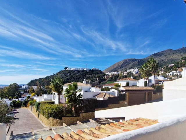 Apartamento con 2 Dormitorios  en Benalmadena Costa