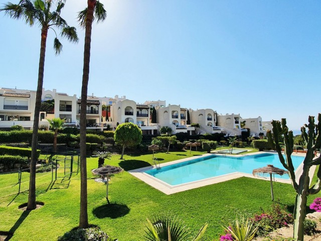 Apartamento con 2 Dormitorios  en Benalmadena Costa