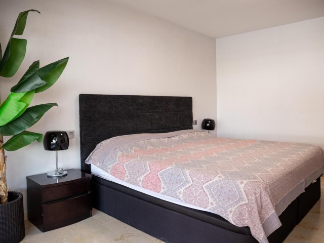 Apartamento con 2 Dormitorios  en Guadalmina Alta