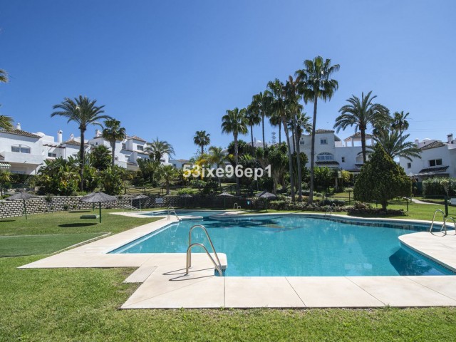 Villa, New Golden Mile, R5271403