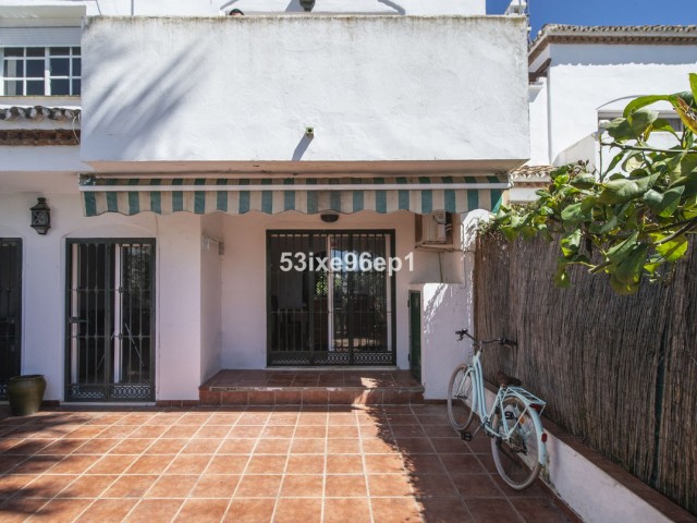 5 Soveroms Villa i New Golden Mile