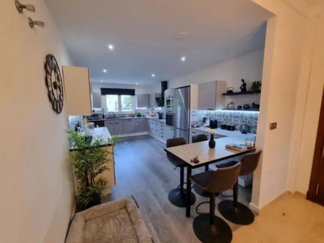 Apartamento con 3 Dormitorios  en San Roque