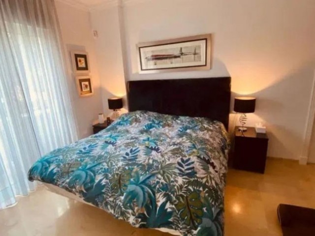 Apartamento con 3 Dormitorios  en San Roque