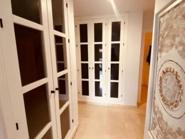 Apartamento con 3 Dormitorios  en San Roque
