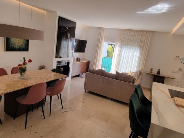 Apartamento con 2 Dormitorios  en Puerto Banús