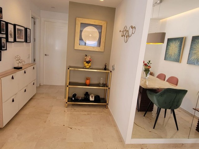 Apartamento con 2 Dormitorios  en Puerto Banús